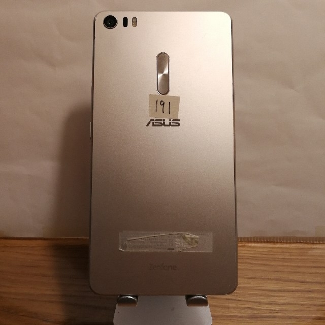 ASUS(エイスース)のASUS ZenFone 3 Ultra (ZU680KL) スマホ/家電/カメラのスマートフォン/携帯電話(スマートフォン本体)の商品写真