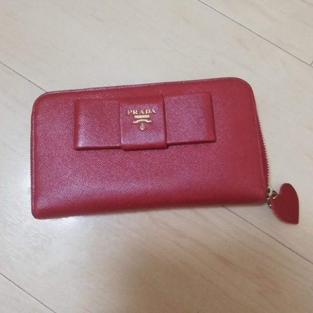 PRADA(プラダ)のPRADA　財布 レディースのファッション小物(財布)の商品写真