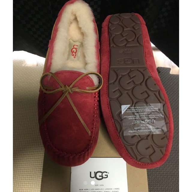anchi25様【新品】UGGダコタモカシン(ジェスターレッド23.5〜24cm