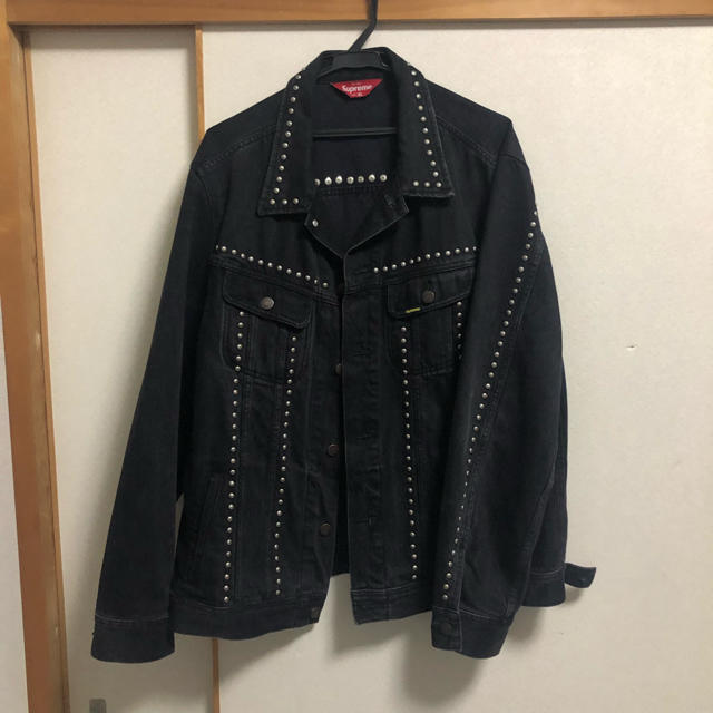 Supreme(シュプリーム)のsupreme studded denim trucker jacket メンズのジャケット/アウター(Gジャン/デニムジャケット)の商品写真