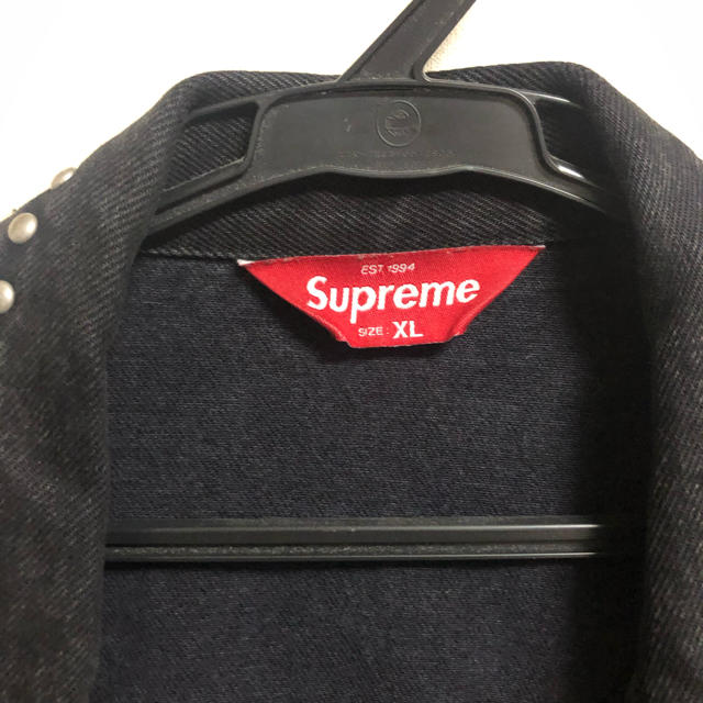 Supreme(シュプリーム)のsupreme studded denim trucker jacket メンズのジャケット/アウター(Gジャン/デニムジャケット)の商品写真