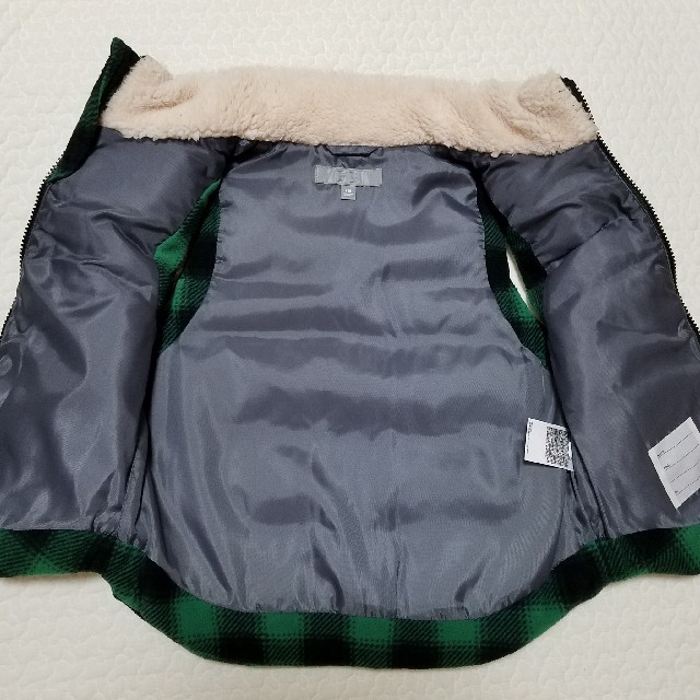 UNIQLO(ユニクロ)の★新品♪ ユニクロ ウォームパデット フリースベスト 120★ キッズ/ベビー/マタニティのキッズ服男の子用(90cm~)(ジャケット/上着)の商品写真