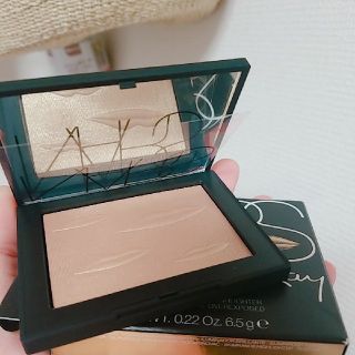 ナーズ(NARS)のナーズマンレイ オーバーエクスポーズドグロー(フェイスカラー)