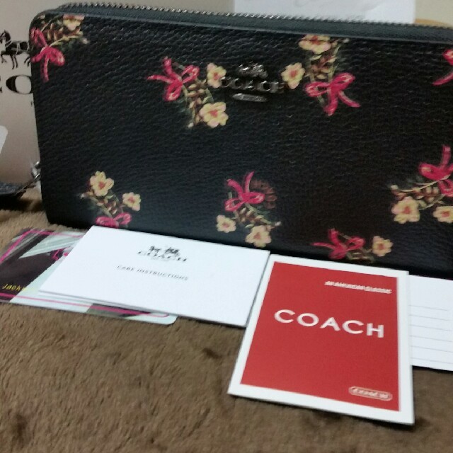 COACH(コーチ)のCOACH 28444黒の花柄可愛い長財布新品未使用 レディースのファッション小物(財布)の商品写真