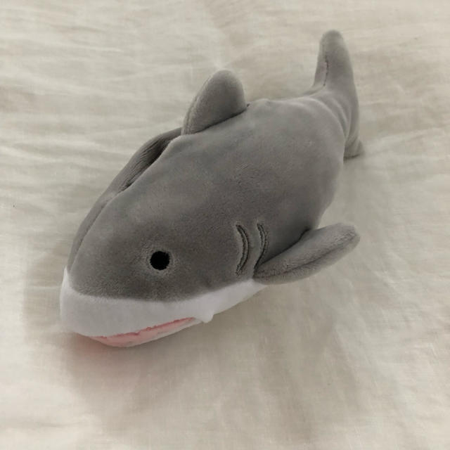 Bleu Bleuet(ブルーブルーエ)のサメ クリーナー & ティッシュケース エンタメ/ホビーのおもちゃ/ぬいぐるみ(ぬいぐるみ)の商品写真