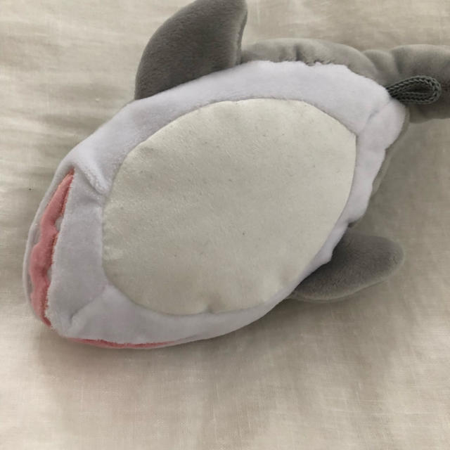 Bleu Bleuet(ブルーブルーエ)のサメ クリーナー & ティッシュケース エンタメ/ホビーのおもちゃ/ぬいぐるみ(ぬいぐるみ)の商品写真