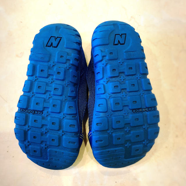 New Balance(ニューバランス)のニューバランス サンダル 15cm 青/スニーカー newbalance キッズ/ベビー/マタニティのキッズ靴/シューズ(15cm~)(スニーカー)の商品写真