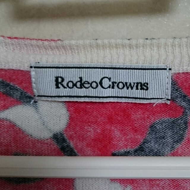 RODEO CROWNS(ロデオクラウンズ)の(＾＾)様専用RODEO CROWNS花柄カーディガンM赤ロデオクラウンズ レディースのトップス(カーディガン)の商品写真