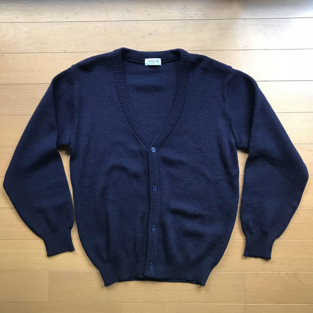 カーディガン 男児140サイズ 紺色 キッズ/ベビー/マタニティのキッズ服男の子用(90cm~)(カーディガン)の商品写真