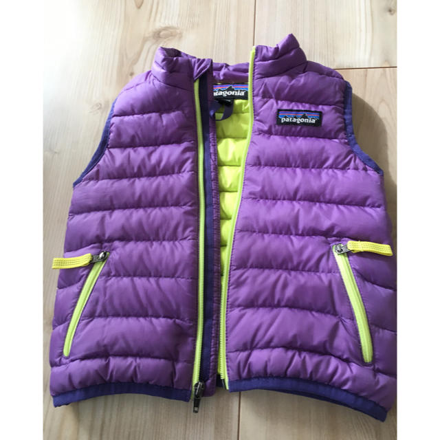 patagonia(パタゴニア)の★パタゴニア ダウンベスト 12-18M★ キッズ/ベビー/マタニティのベビー服(~85cm)(ジャケット/コート)の商品写真