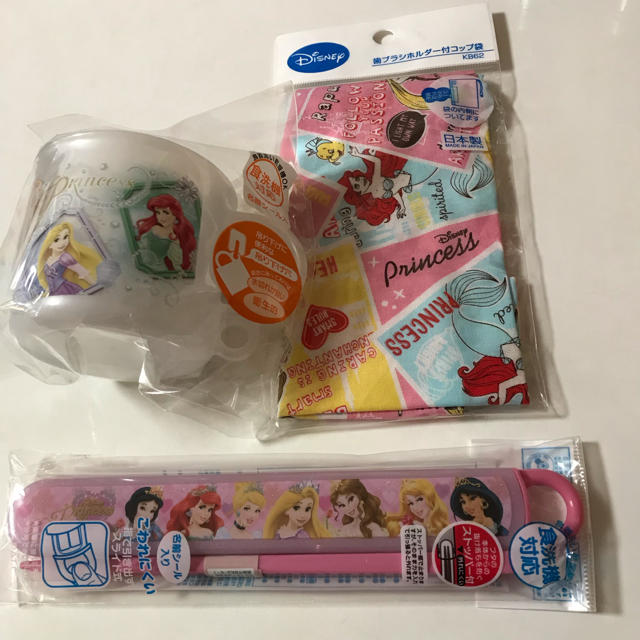 Disney(ディズニー)の新品 コップ コップ袋 お箸 セット キッズ/ベビー/マタニティのこども用バッグ(ランチボックス巾着)の商品写真