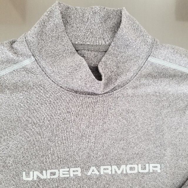 UNDER ARMOUR(アンダーアーマー)のアンダーアーマー　長袖ネックTシャツ スポーツ/アウトドアの野球(ウェア)の商品写真