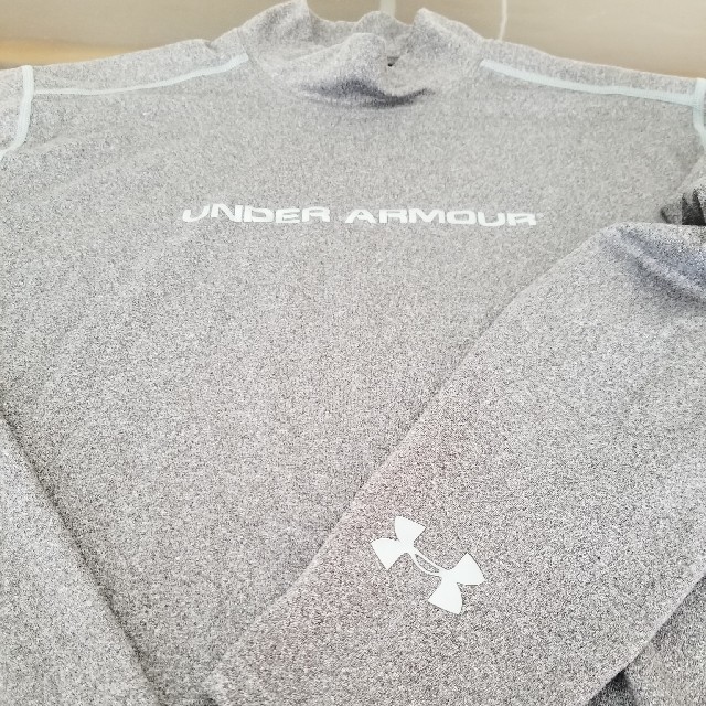 UNDER ARMOUR(アンダーアーマー)のアンダーアーマー　長袖ネックTシャツ スポーツ/アウトドアの野球(ウェア)の商品写真