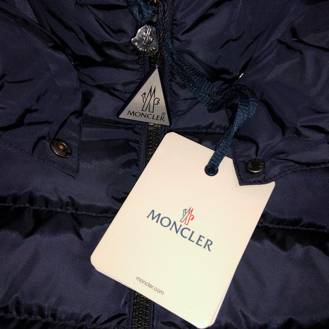 MONCLER(モンクレール)のMONCLER 2018-19AW CHARPAL ネイビー 10A 大人もOK レディースのジャケット/アウター(ダウンコート)の商品写真