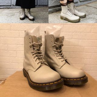 ドクターマーチン(Dr.Martens)の年末セール【美品】ドクターマーチン レディース TAUPE (ブーツ)