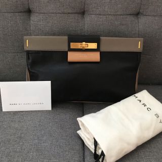 マークバイマークジェイコブス(MARC BY MARC JACOBS)の定価66000✴︎マークバイマークジェイコブス ❤️ クラッチ(クラッチバッグ)