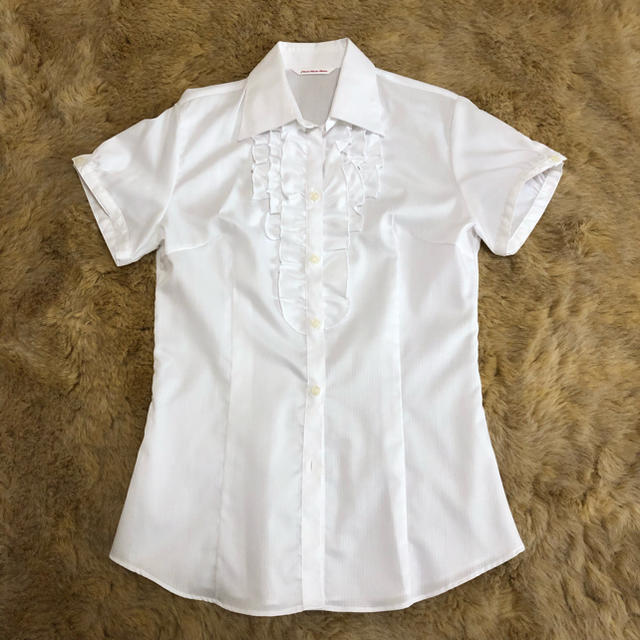 ブラウス 白 フリル 半袖 レディースのトップス(シャツ/ブラウス(半袖/袖なし))の商品写真