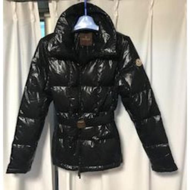 MONCLER(モンクレール)のMONCLER(モンクレール) エレガント　色：シャイニーブラック レディースのジャケット/アウター(ダウンジャケット)の商品写真