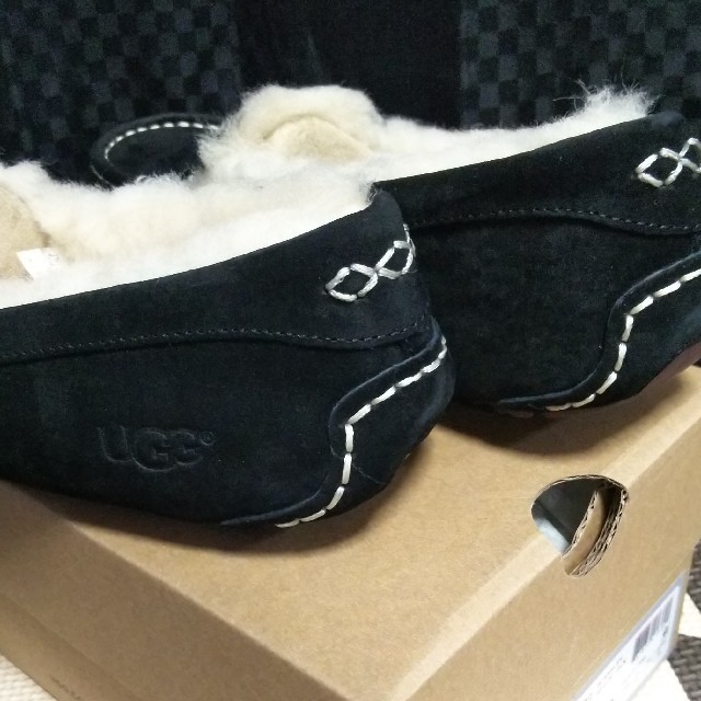 UGG(アグ)のみかん様【新品】UGG アンスレー モカシン（ブラック:約23.5〜24cm） レディースの靴/シューズ(スリッポン/モカシン)の商品写真