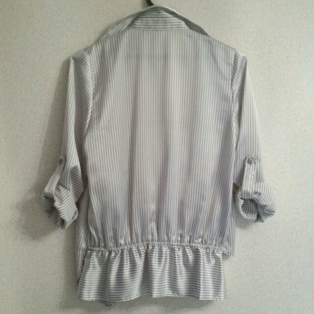 INDIVI(インディヴィ)の裾デザインシャツ レディースのトップス(シャツ/ブラウス(長袖/七分))の商品写真