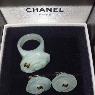 シャネル(CHANEL)の♥️最終Sale♥️【シャネル】“レア”カメリアリングとイヤリングセット(イヤリング)