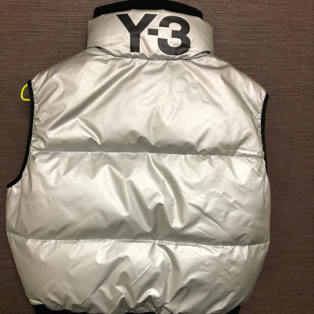 Y-3(ワイスリー)のY-3 yohji yamamoto ダウンベスト メンズのジャケット/アウター(ダウンジャケット)の商品写真