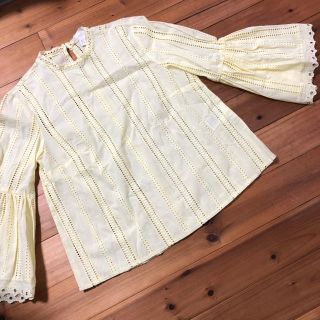 エイチアンドエム(H&M)のH &M 新品 トップス イエロー(シャツ/ブラウス(長袖/七分))