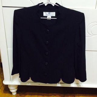 ジバンシィ(GIVENCHY)のジバンシー☆スカラップジャケット(ノーカラージャケット)