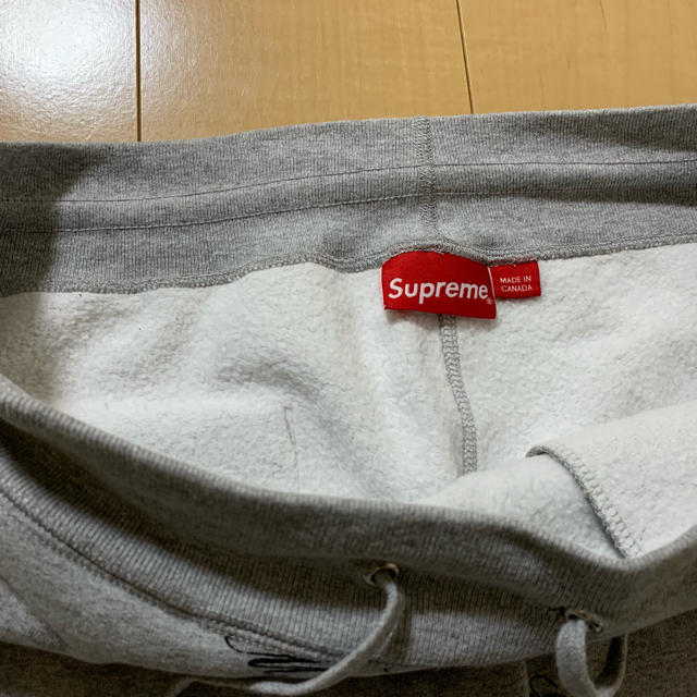 Supreme(シュプリーム)のシュプリーム大阪で購入したショーツです。一回履いたのみです。美品です。 メンズのパンツ(ショートパンツ)の商品写真