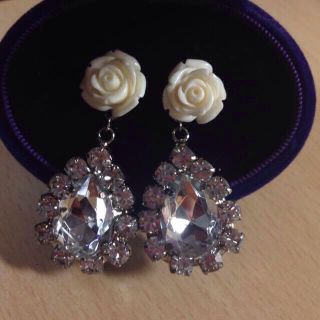 エモダ(EMODA)のビジューピアス(ピアス)