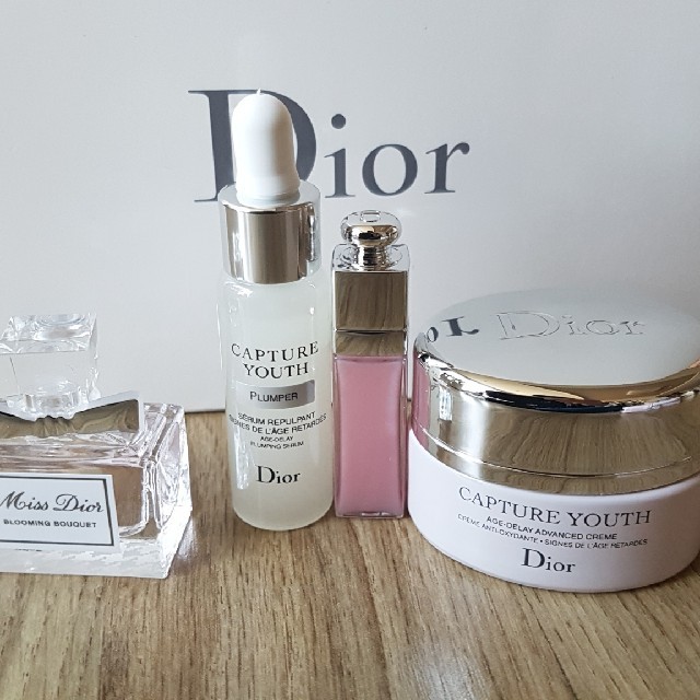 Dior(ディオール)の最終値下　本日24時まで　DIOR ディオール　サンプル＆ポーチ　カプチュール コスメ/美容のキット/セット(サンプル/トライアルキット)の商品写真