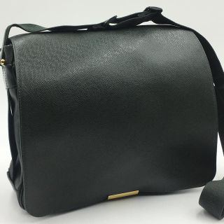 ヴィトン(LOUIS VUITTON) タイガ ショルダーバッグ(メンズ)（グリーン