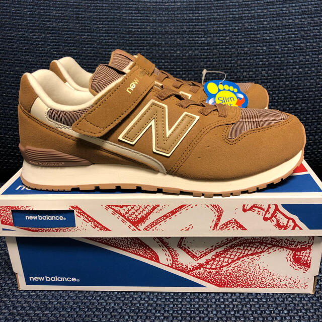 New Balance(ニューバランス)の【新品】ニューバランス996 キッズスニーカー 23.5 KV996GWY キッズ/ベビー/マタニティのキッズ靴/シューズ(15cm~)(スニーカー)の商品写真