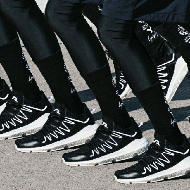 Y-3(ワイスリー)の新品・大人気 28.5㎝ Y-3 KUSARI BLACK&White メンズの靴/シューズ(スニーカー)の商品写真