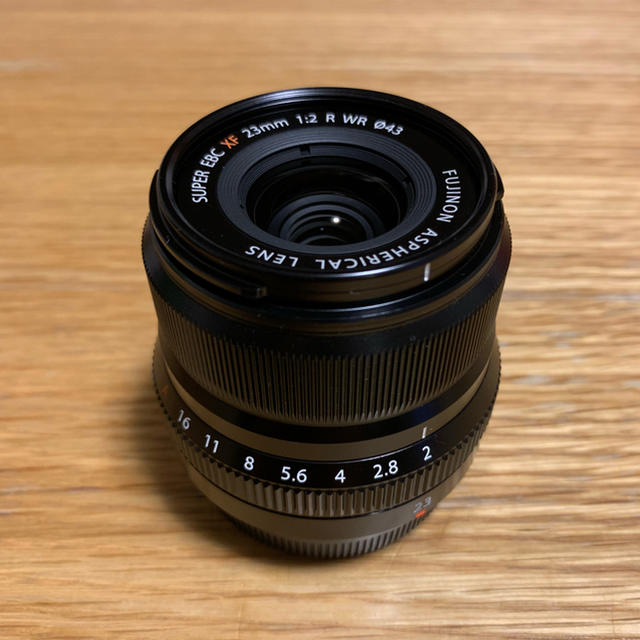 富士フイルム(フジフイルム)のFUJINON XF23mm F2 R WR スマホ/家電/カメラのカメラ(レンズ(単焦点))の商品写真