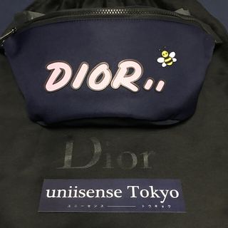 ディオール(Dior)の新作正規 DIOR x KAWS ナイロン クラッチ ボディーバッグ ネービー(ボディーバッグ)
