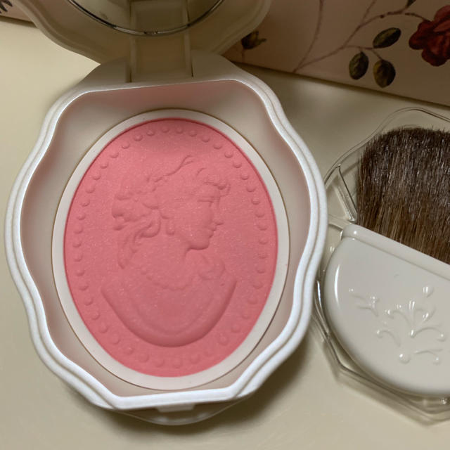 Les Merveilleuses LADUREE(レメルヴェイユーズラデュレ)の未使用 プレストチーク N02 LADUREE コスメ/美容のベースメイク/化粧品(チーク)の商品写真