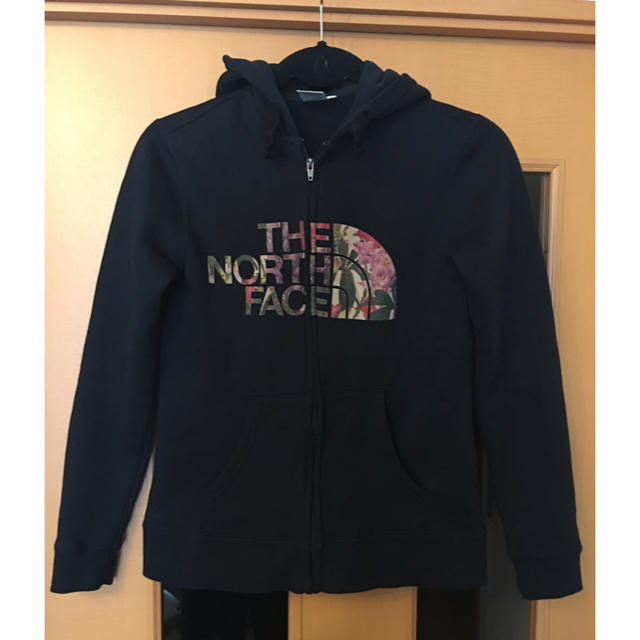 THE NORTH FACE(ザノースフェイス)の志保様専用 ノースフェイス レディース パーカー M ボタニカル レディースのトップス(パーカー)の商品写真