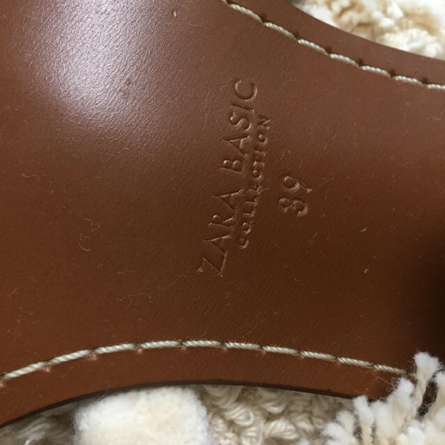 ZARA(ザラ)のZARA タッセル ポンポン サンダル レディースの靴/シューズ(サンダル)の商品写真