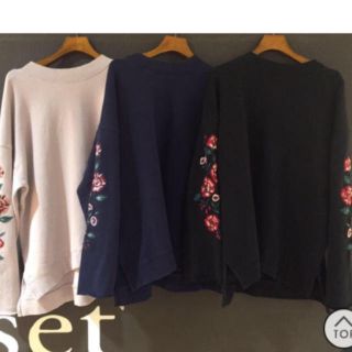 ダブルクローゼット(w closet)のwcloset  袖刺繍スウェット 17日までの限定(トレーナー/スウェット)