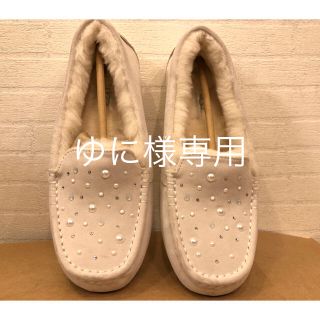 アグ(UGG)の【レア】UGG アンスレー  ホワイトcolorラインストーン(スリッポン/モカシン)