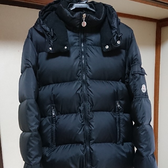 MONCLER バジーレ