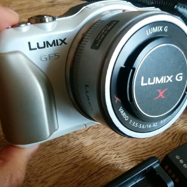 Lumix GF5 パワーズーム デジタル一眼カメラ　ミラーレス スマホ/家電/カメラのカメラ(ミラーレス一眼)の商品写真