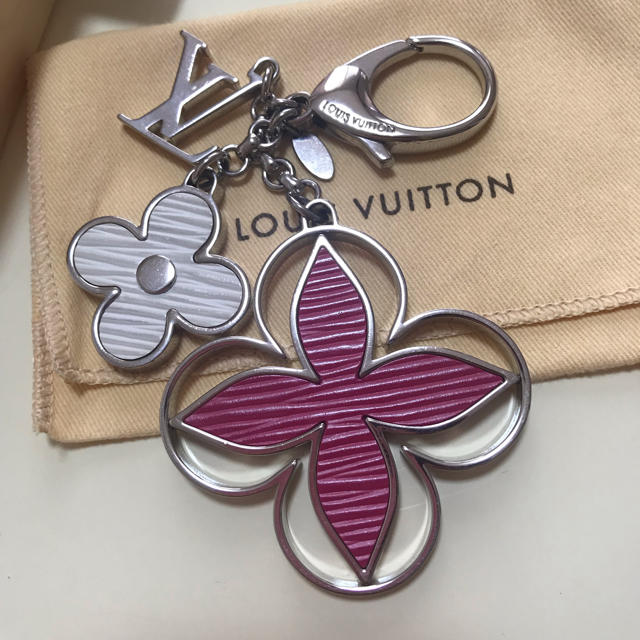 LOUIS VUITTON - VUITTON チャーム 再々値下げしましたの通販 by まこ's shop｜ルイヴィトンならラクマ