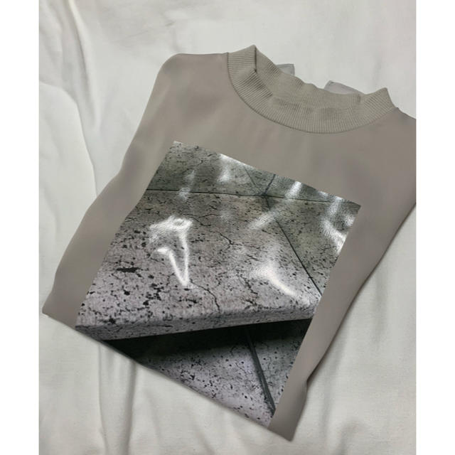 Ameri VINTAGE(アメリヴィンテージ)のAMERIVINTAGE STONE PAVEMENT TOP グレージュ レディースのトップス(Tシャツ(半袖/袖なし))の商品写真