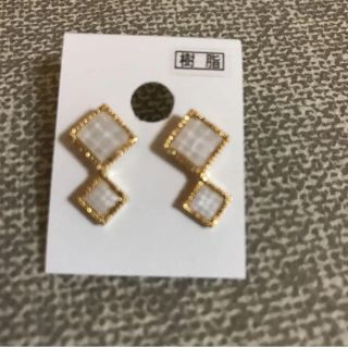 樹脂のピアス(ピアス)