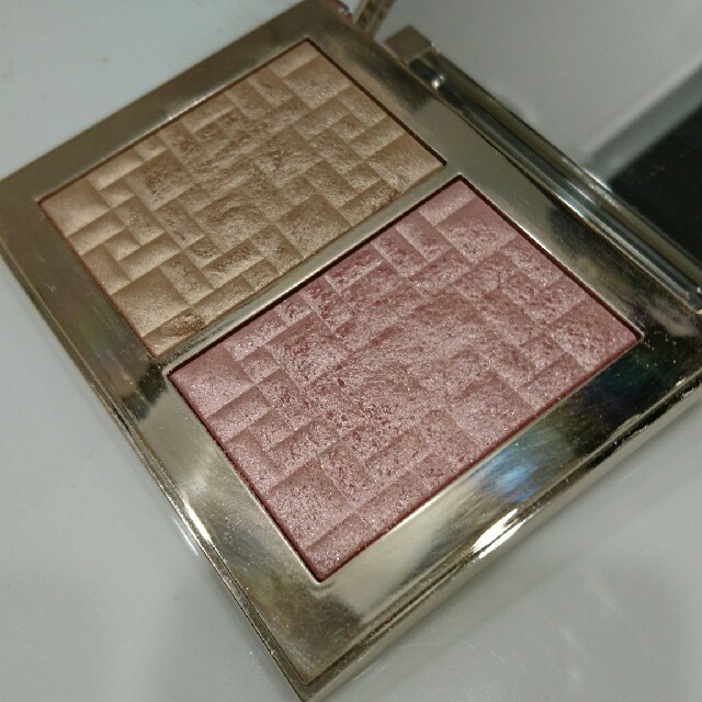 BOBBI BROWN(ボビイブラウン)のホビィブラウンハイライトパウダー コスメ/美容のベースメイク/化粧品(フェイスパウダー)の商品写真