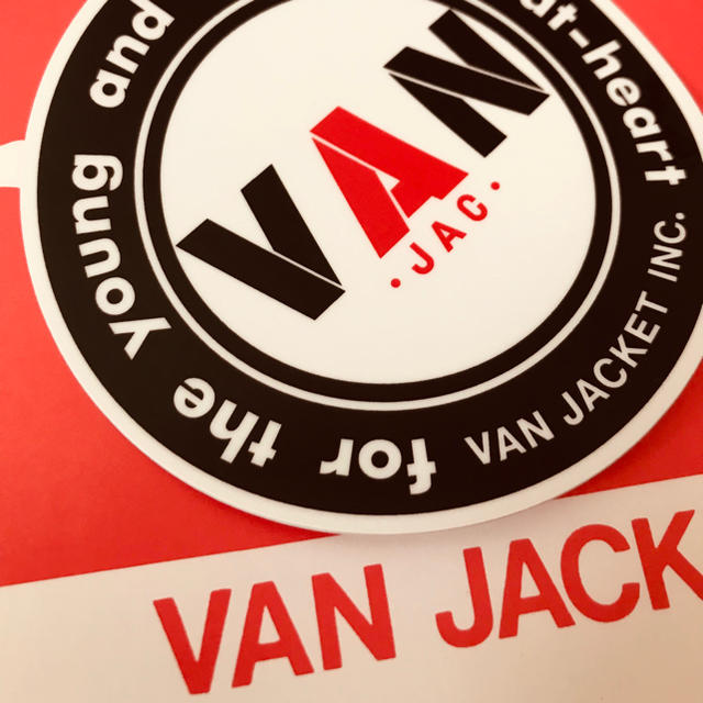 VAN Jacket(ヴァンヂャケット)のVANステッカー人気の丸VAN8.5〜9cm 送料込一般非売品 自動車/バイクの自動車/バイク その他(その他)の商品写真