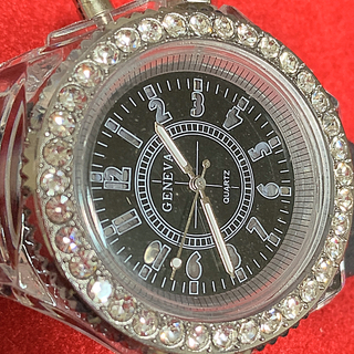 ❣️GENEVA腕時計キラキラ✨綺麗な七色に光る腕時計❣️(腕時計)