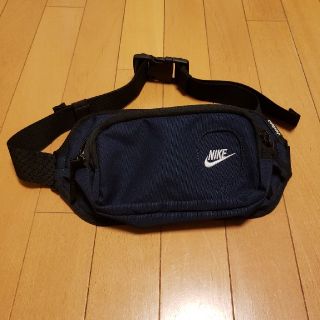 ナイキ(NIKE)のナイキウエストポーチ　ネービー(ボディバッグ/ウエストポーチ)